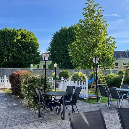 Lindenhof Ybbs Bed & Breakfast อิบส์ อัน แดร์โดเนา ภายนอก รูปภาพ